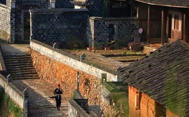 11月去哪?这座宝藏小城,半山半海,美景免费!