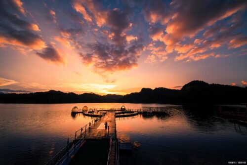 泰宁大金湖深秋之旅：邂逅丹霞奇观，品味波波糖的甜蜜 泰宁大