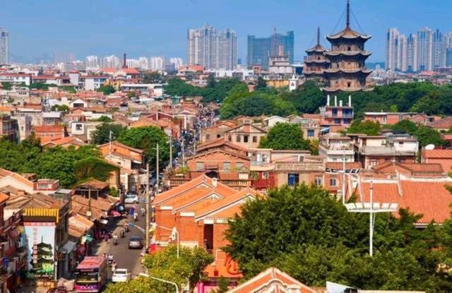 福建人口最多的地级市,常住人口超过880万,比三明、厦门总和还多