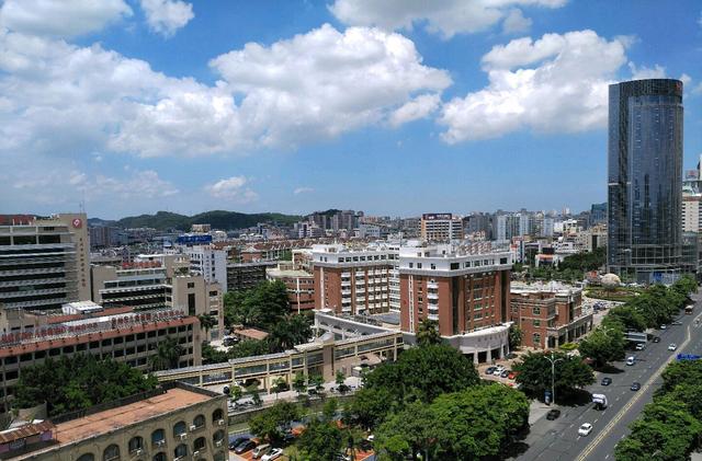 福建人口最多的地级市,常住人口超过880万,比三明、厦门总和还多