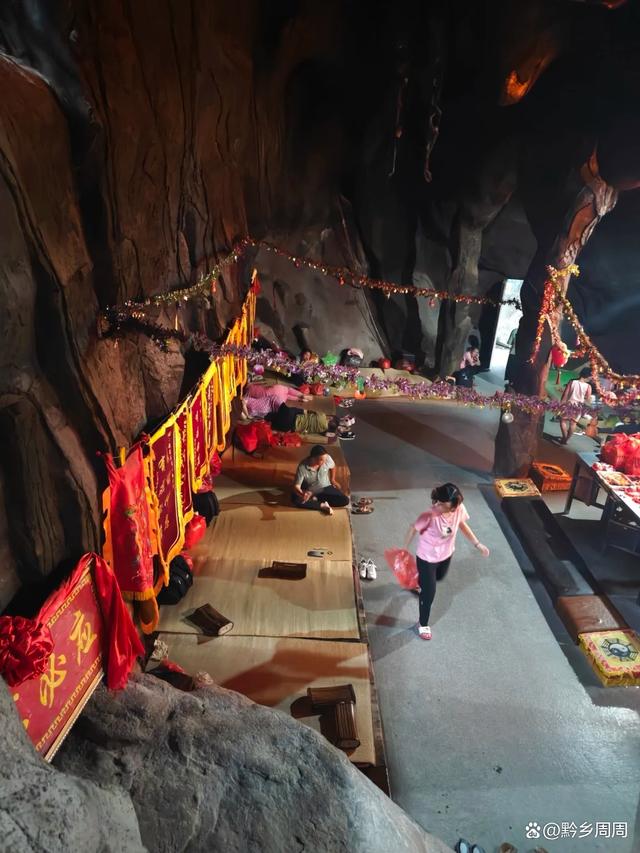 神秘道观,里面睡一觉能得神仙托梦,记者亲身体验表示不可思议