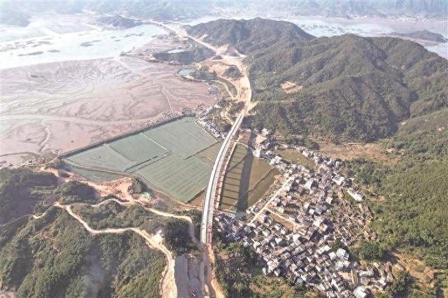 宁上高速公路弥勒湾大桥实现全幅贯通