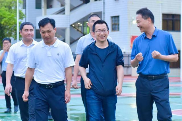 抖音创始人张一鸣，福建龙岩人，18岁考入南开，如今成中国首富