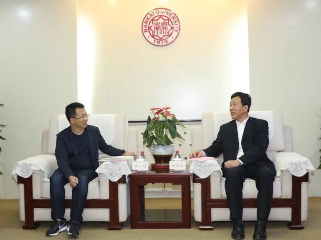 抖音创始人张一鸣，福建龙岩人，18岁考入南开，如今成中国首富