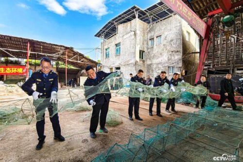 福州市集中销毁一批涉渔“三无”船舶及违规渔具