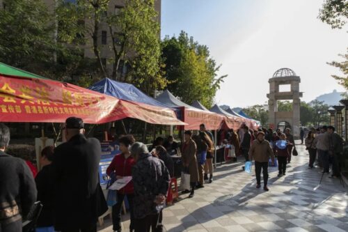 平安宣传不放松 | 霞浦法院携手多家单位开展平安建设宣传进小区活动