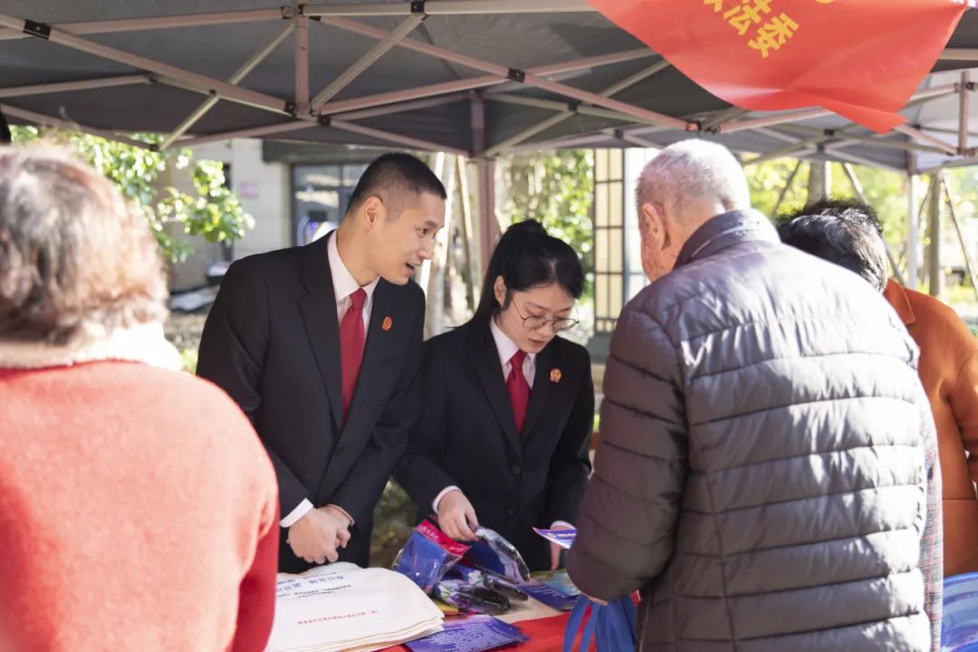 平安宣传不放松 | 霞浦法院携手多家单位开展平安建设宣传进小区活动
