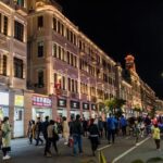 福建小城市厦门，面积仅为福州的七分之一，市中心在岛上