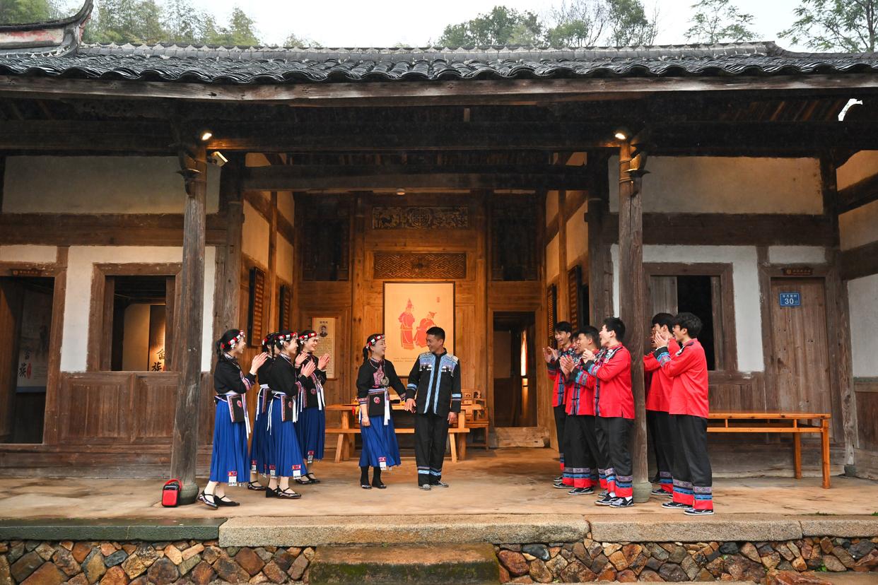 福建霞浦:意大利客人体验畲乡风情