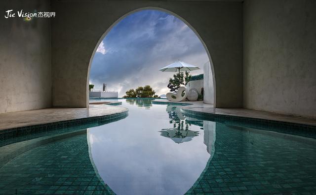 夕阳余晖下的绝美渔村蔚蓝海湾与落日熔金景色让人震撼东壁村