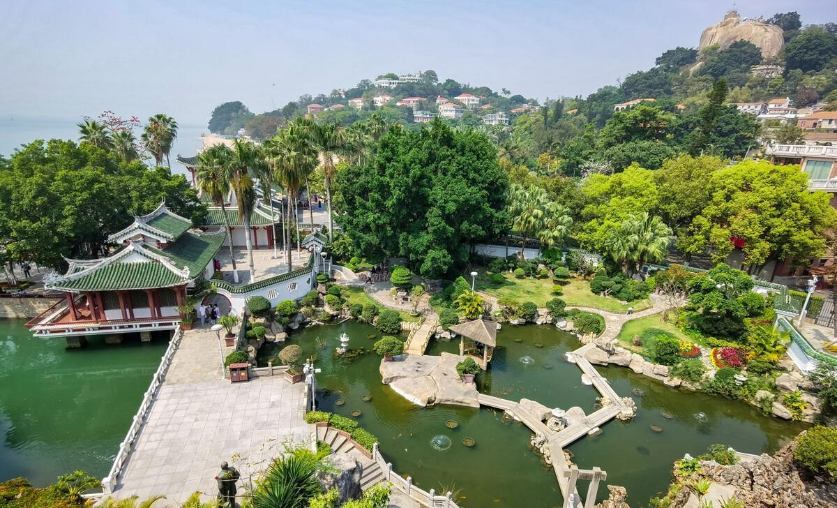 台湾首富的私家园林，融山海湖为一体，园内还藏了座“跨海大桥”