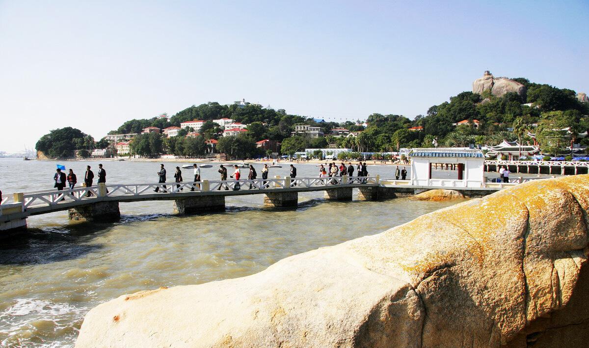 台湾首富的私家园林，融山海湖为一体，园内还藏了座“跨海大桥”