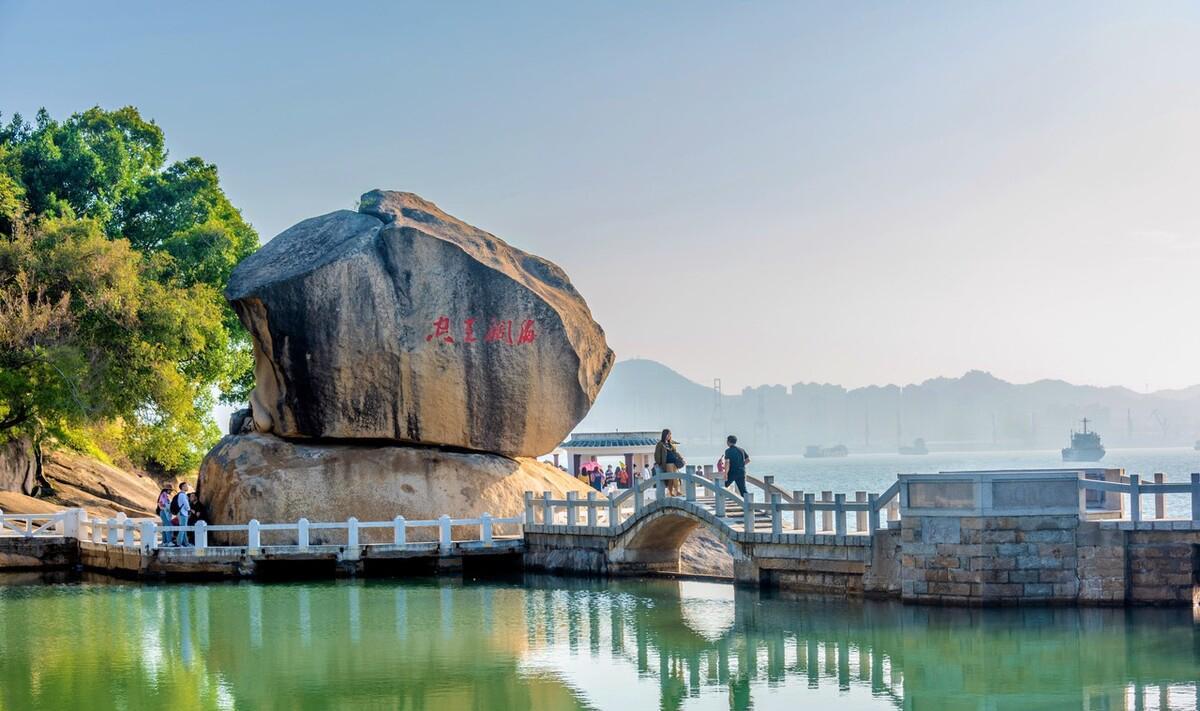 台湾首富的私家园林，融山海湖为一体，园内还藏了座“跨海大桥”