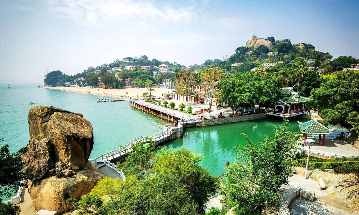 台湾首富的私家园林，融山海湖为一体，园内还藏了座“跨海大桥”