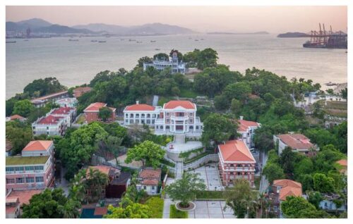 厦门鼓浪屿第一海上园林，已有百年历史，很多游客不认识第一个字