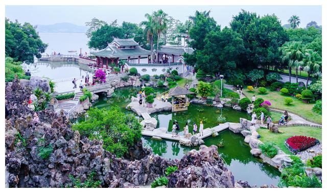 厦门鼓浪屿第一海上园林,已有百年历史,很多游客不认识第一个字