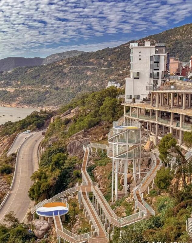 发现一个适合中老年朋友慢游的小城，靠山面海！景点免费！