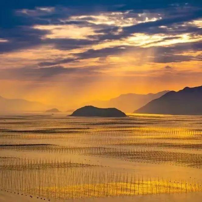 碧水萦绕长天,霞辉铺满大海,在霞浦遇见油画般的天光水色